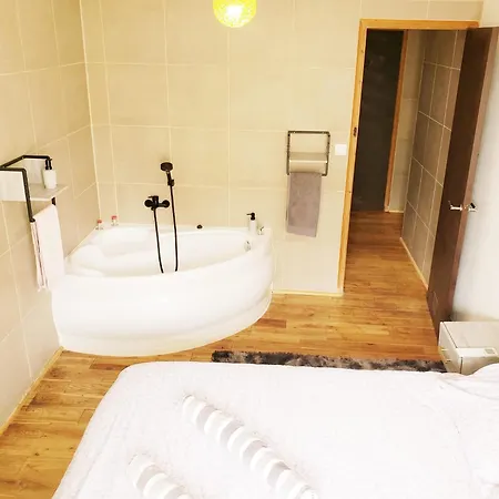 Air-conditioned Residential From 1 To 6 - Bathtubs In - Wifi - Kitchen - Laundry - Self-arrival - Parking *