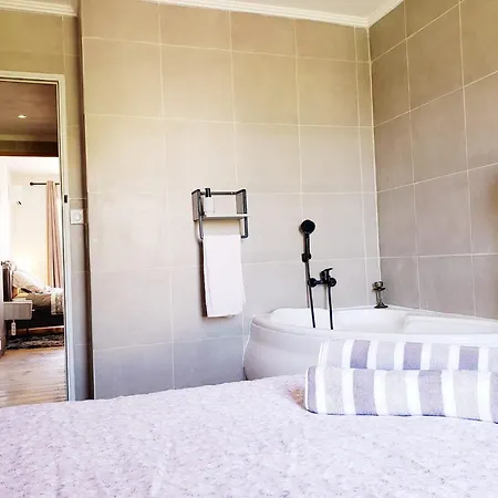 Air-conditioned Residential From 1 To 6 - Bathtubs In - Wifi - Kitchen - Laundry - Self-arrival - Parking
