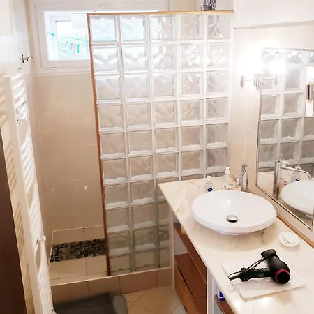 Air-conditioned Residential From 1 To 6 - Bathtubs In - Wifi - Kitchen - Laundry - Self-arrival - Parking