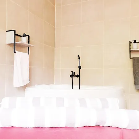 Air-conditioned Residential From 1 To 6 - Bathtubs In - Wifi - Kitchen - Laundry - Self-arrival - Parking Avignon